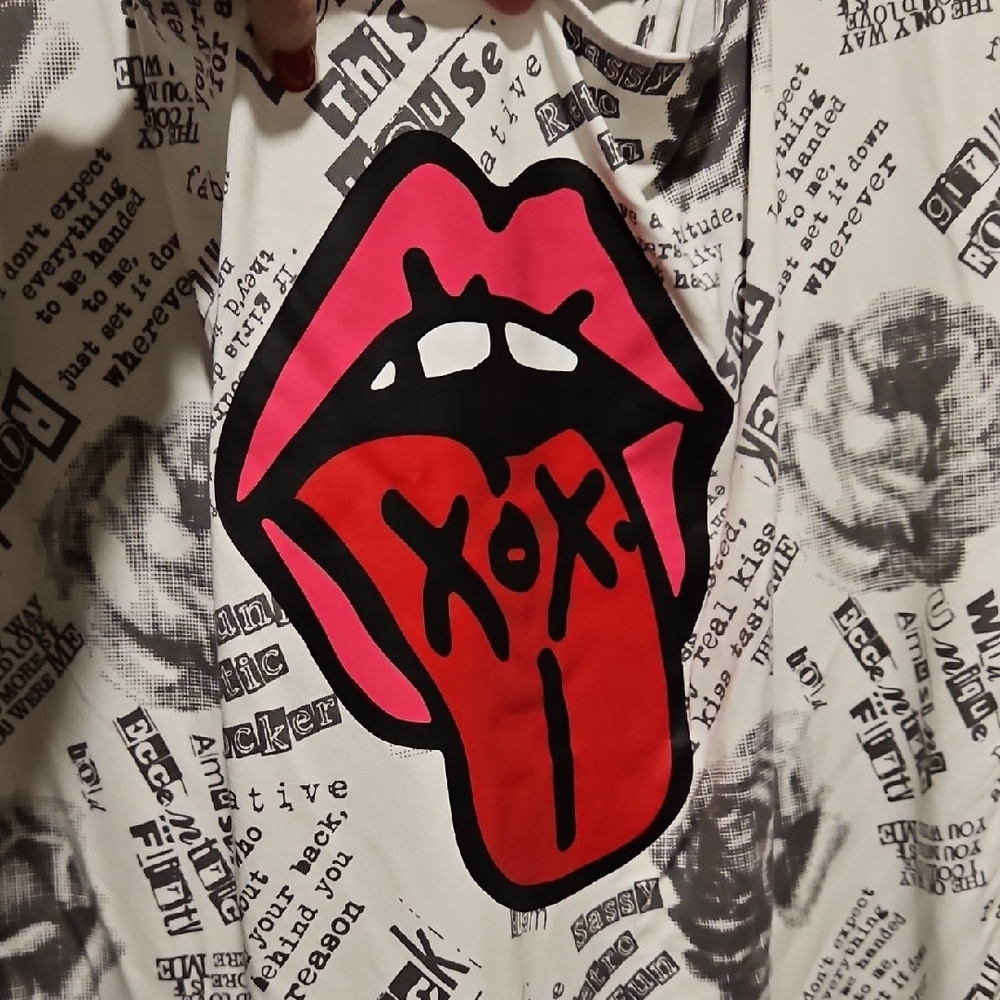 Torrid Black and White Graphic Tee with Red Lips - Picture 4 of 4